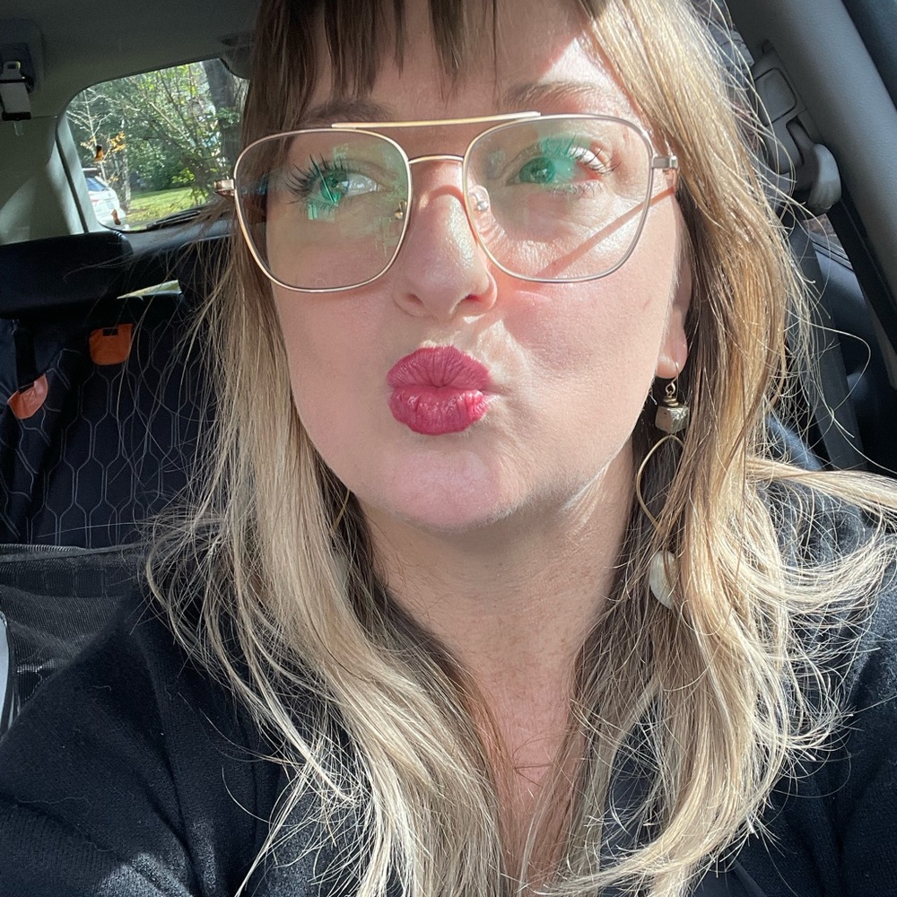 Meet your Posher, Laura